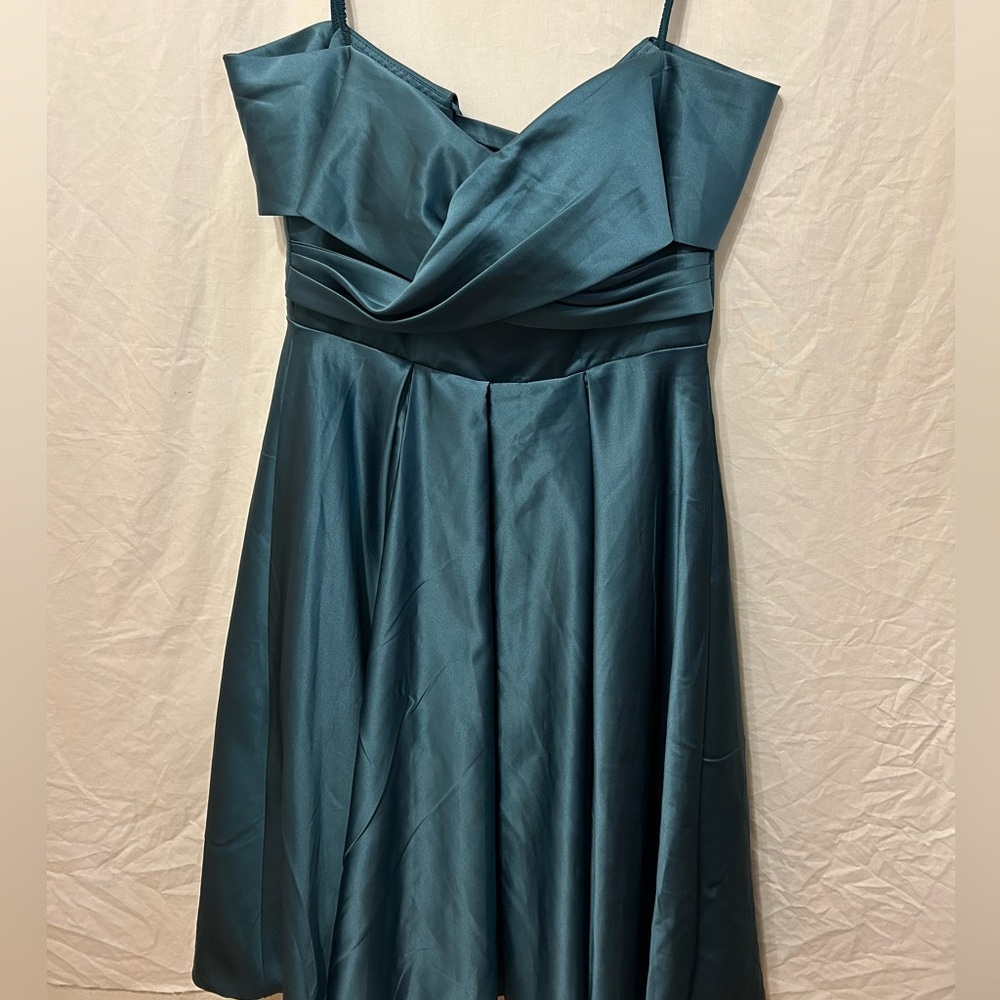 NWOT Off-the-Shoulder Midi Dress – Perfect for Prom, Weddings, or Parties